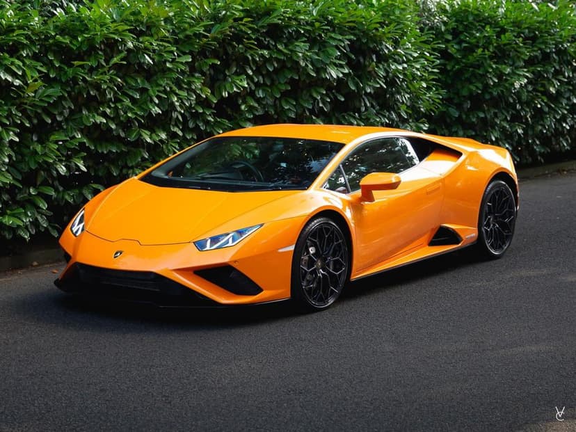Featured image of 2021 Lamborghini Huracán Evo Coupe